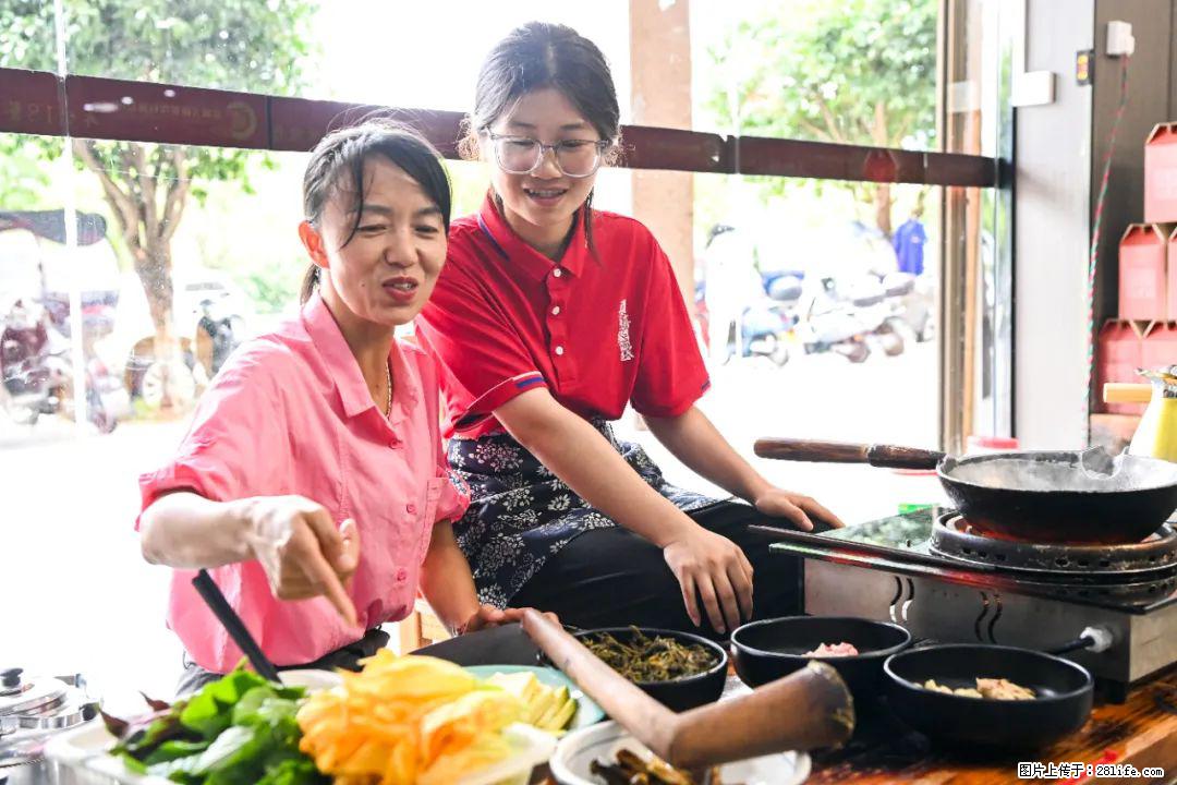 全网追的“扁担女孩”，找了一份暑假工，时薪12元 - 咸阳生活资讯 - 咸阳28生活网 xianyang.28life.com